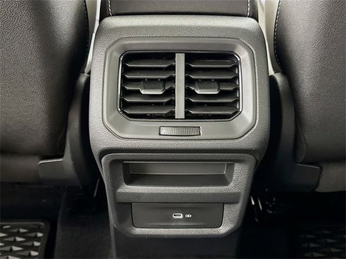 New 2025 Volkswagen Taos SE image 13