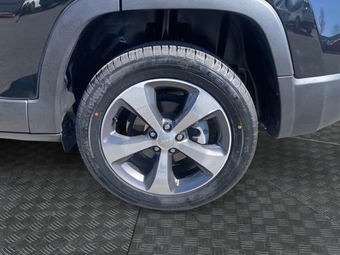 Used 2020 Jeep Cherokee Limited image 34