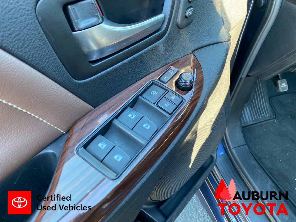 Certified 2019 Toyota Sienna Limited Premium w/ Carpet Mat Package AWD/4WD image 11