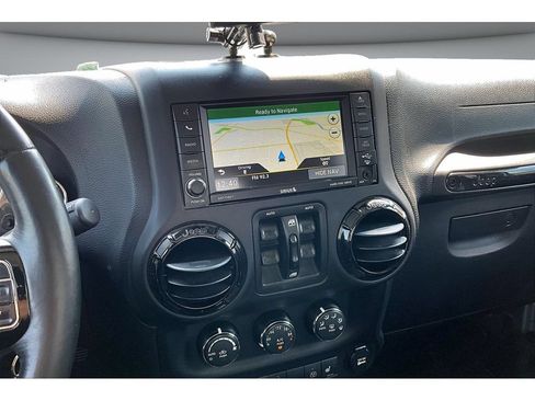Used 2015 Jeep Wrangler Unlimited Sahara AWD/4WD image 9