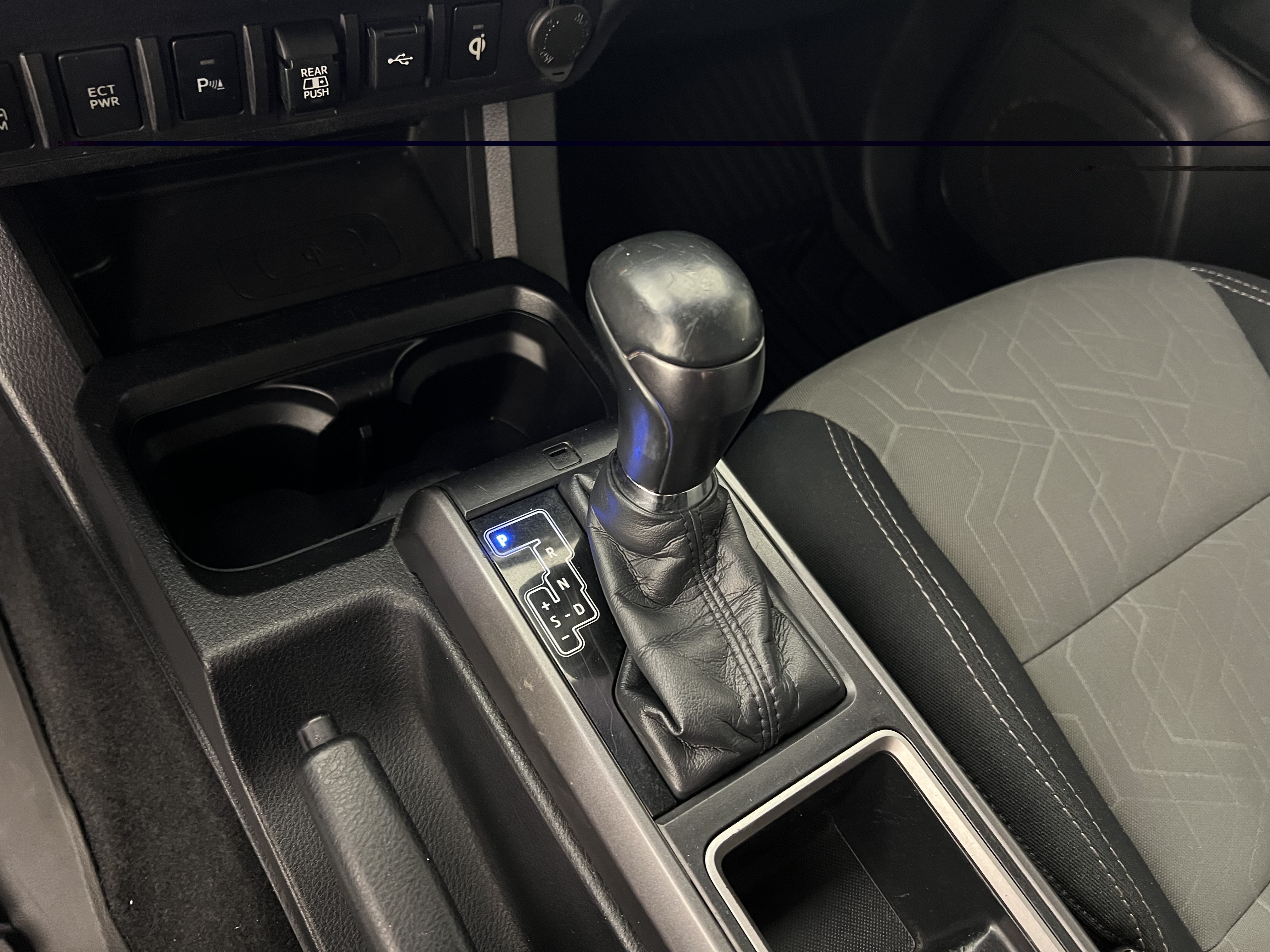 Used 2020 Toyota Tacoma TRD Off-Road w/ Technology Package AWD/4WD image 30