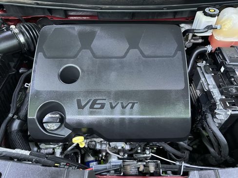 Used 2023 Chevrolet Traverse LT FWD image 19