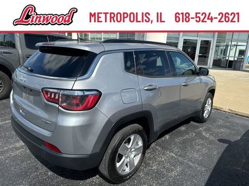 Used 2022 Jeep Compass Latitude w/ Sun and Sound Group AWD/4WD image 5