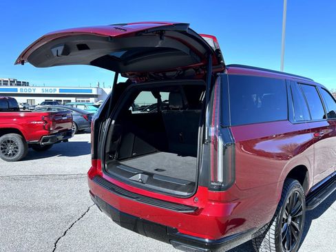 Certified 2025 Cadillac Escalade ESV Sport AWD/4WD image 24