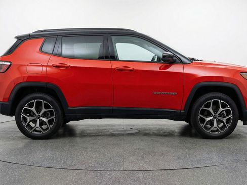 Used 2025 Jeep Compass Limited AWD/4WD image 11