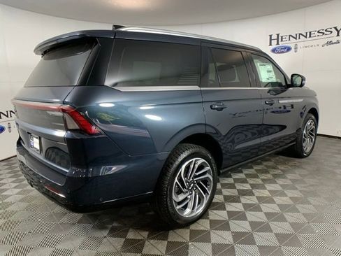 New 2025 Lincoln Navigator Reserve image 8