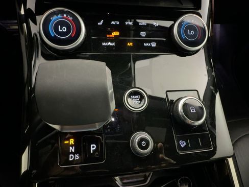 Used 2023 Land Rover Range Rover Sport SE Dynamic image 16