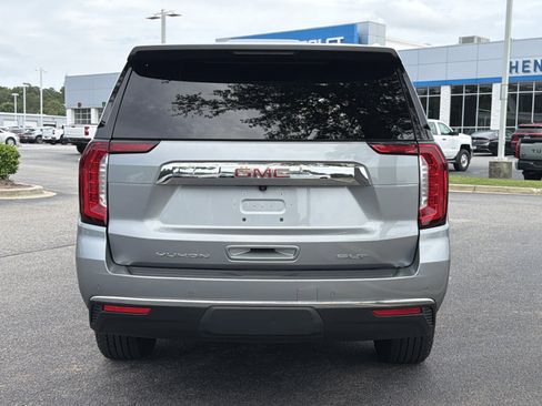 Used 2024 GMC Yukon XL SLT w/ SLT Premium Package AWD/4WD image 3
