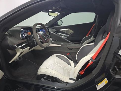 Used 2023 Chevrolet Corvette Stingray Premium Cpe w/ Z51 Performance Package RWD image 3
