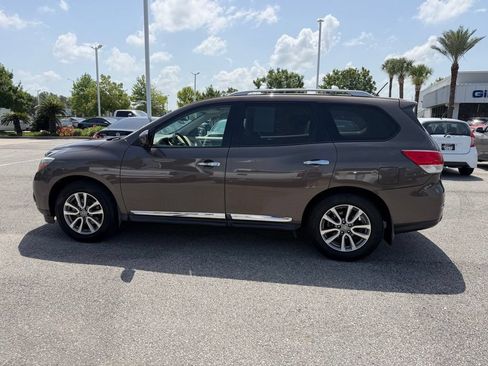 Used 2016 Nissan Pathfinder SL w/ SL Premium Package FWD image 2