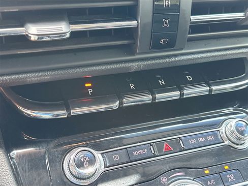 Used 2021 Lincoln Corsair AWD w/ Premium Package image 17