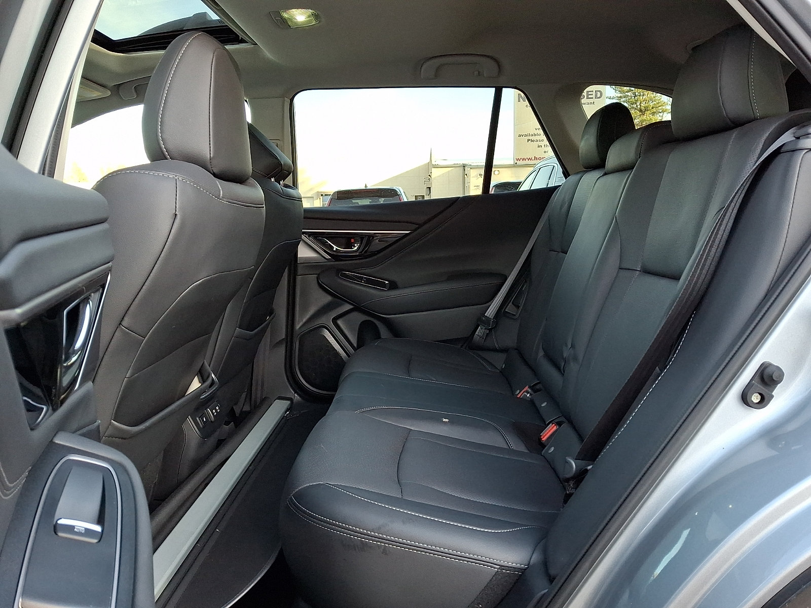 Used 2022 Subaru Outback Limited AWD/4WD image 11