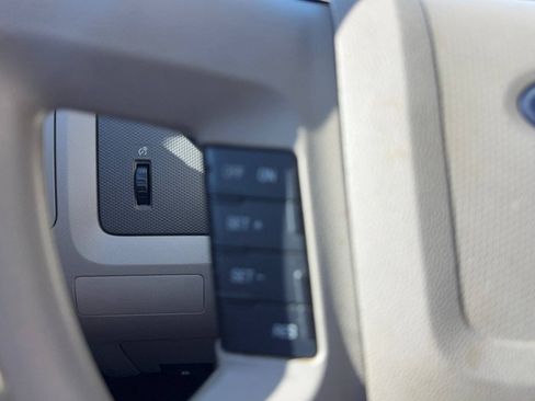 Used 2010 Ford Escape XLS FWD image 35
