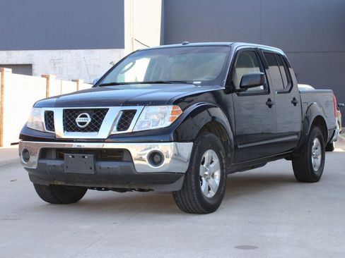 Used 2011 Nissan Frontier SV w/ SV Premium Utility Pkg image 2