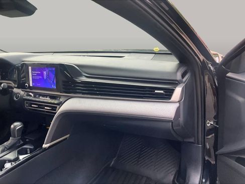 Used 2025 Toyota Camry SE w/ Convenience Package FWD image 18