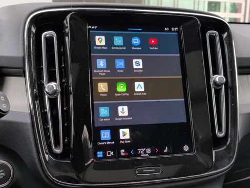 Used 2025 Volvo XC40 B5 Core image 24