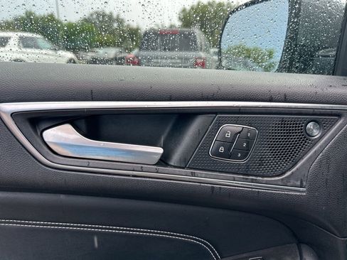 Used 2022 Ford Edge Titanium image 12