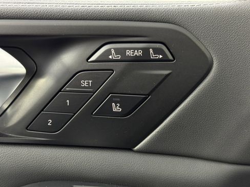 Used 2025 BMW X7 xDrive40i w/ Parking Assistance Package image 18