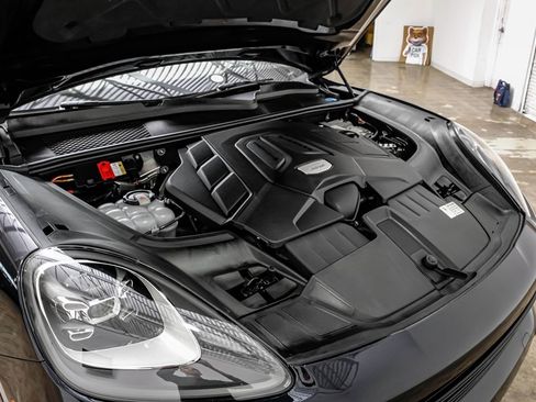 Used 2019 Porsche Cayenne image 46