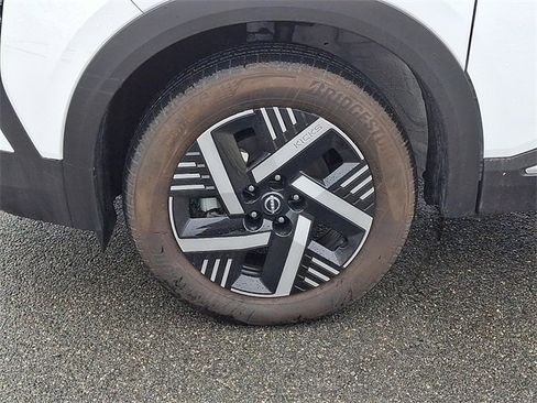 Used 2025 Nissan Kicks SV image 8