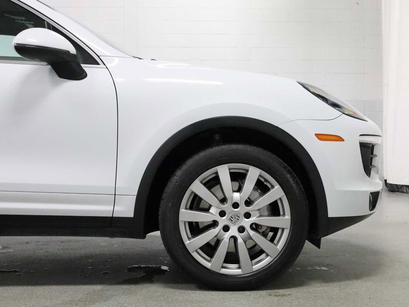Used 2015 Porsche Cayenne S AWD/4WD image 2