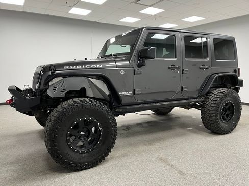 Used 2017 Jeep Wrangler Unlimited Rubicon w/ Connectivity Group AWD/4WD image 5