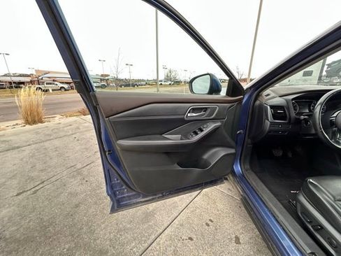 Used 2021 Nissan Rogue SV w/ Premium Package image 10