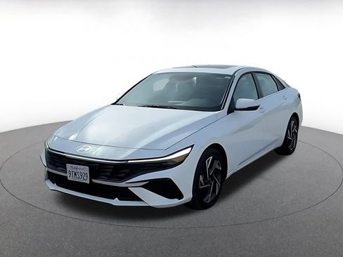 Used 2025 Hyundai Elantra Limited image 7