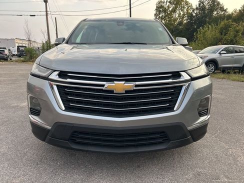 Used 2023 Chevrolet Traverse LT image 2