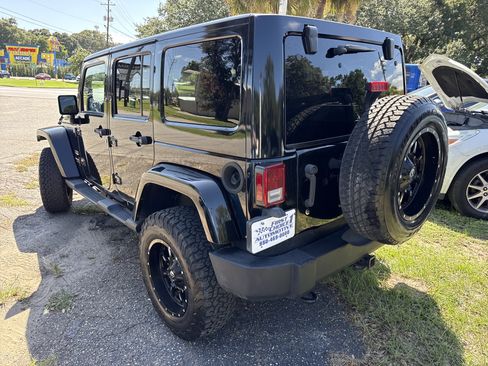 Used 2014 Jeep Wrangler Unlimited Sahara w/ Dual Top Group AWD/4WD image 3