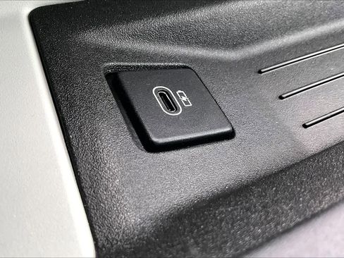 Used 2024 Land Rover Defender 110 S image 36