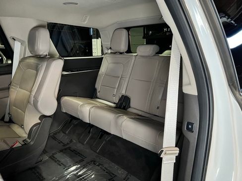 Used 2024 Lincoln Navigator Reserve AWD/4WD image 13