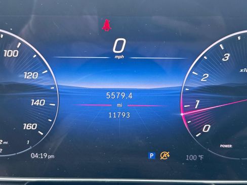 Used 2025 Mercedes-Benz GLC 300 4MATIC image 27