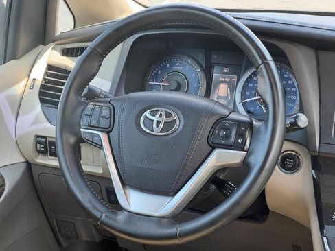 Used 2015 Toyota Sienna XLE w/ XLE Navigation Package FWD image 13
