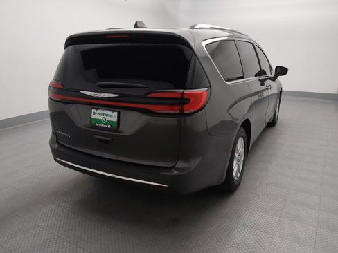 Used 2021 Chrysler Pacifica Touring-L FWD image 7
