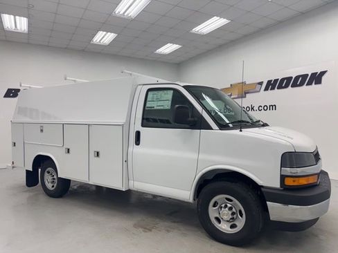 New 2026 Chevrolet Express 3500 w/ Power Convenience Package RWD image 3