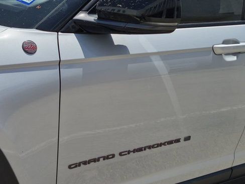 Used 2022 Jeep Grand Cherokee Trailhawk AWD/4WD image 7