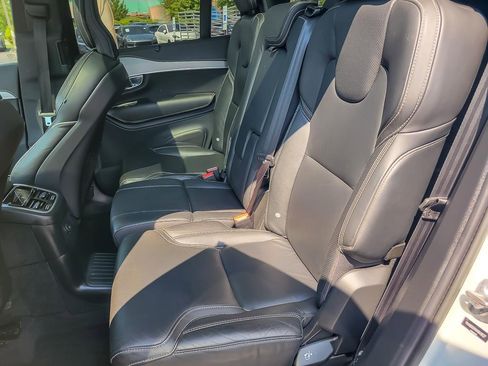 Used 2022 Volvo XC90 T8 R-Design w/ Advanced Package image 11