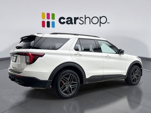 Used 2025 Ford Explorer ST-Line w/ ST-Line Street Pack image 5