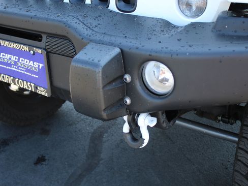 Used 2017 Jeep Wrangler Unlimited Sahara AWD/4WD image 14