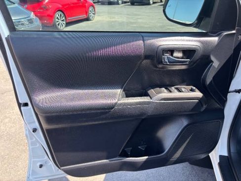 Used 2020 Toyota Tacoma TRD Sport w/ Technology Package RWD image 12