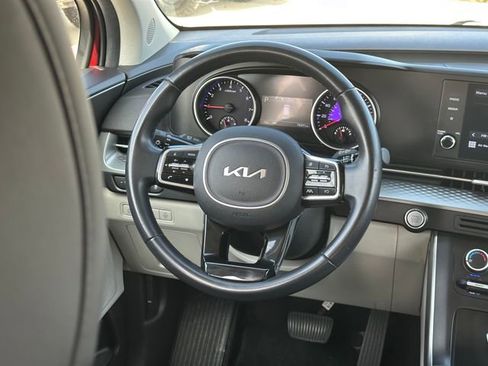 Used 2022 Kia Carnival LX image 26