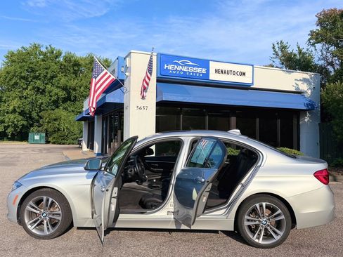 Used 2018 BMW 330i xDrive Sedan AWD/4WD image 26