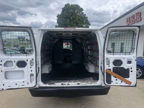 Used 2005 Ford E-350 and Econoline 350 Extended Super Duty image 7