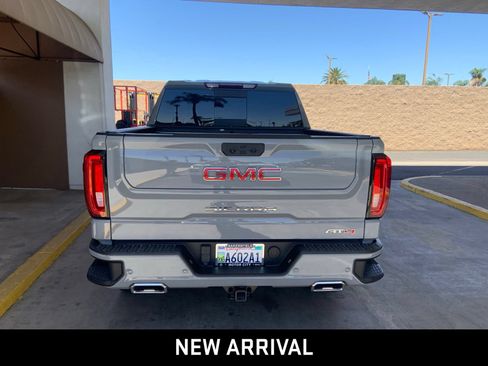 Used 2024 GMC Sierra 1500 AT4 w/ AT4 Premium Package AWD/4WD image 5