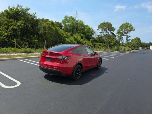Used 2023 Tesla Model Y Long Range AWD/4WD image 2
