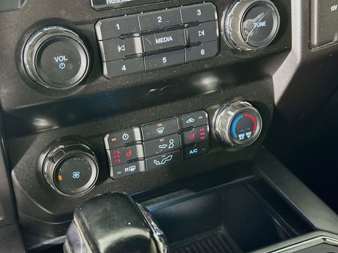 Used 2020 Ford F150 XLT w/ Equipment Group 302A Luxury AWD/4WD image 16
