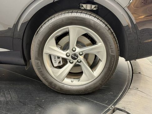 Used 2026 Genesis GV70 2.5T Select image 11