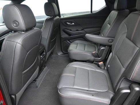 Used 2023 Chevrolet Traverse RS FWD image 14