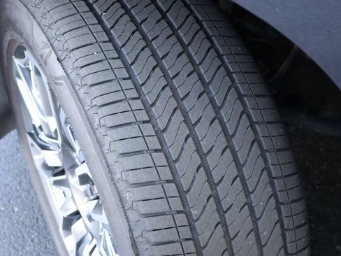 Certified 2024 GMC Yukon Denali Ultimate w/ LPO, Floor Liner Package AWD/4WD image 15